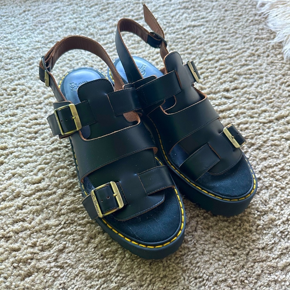 Dr. Martens Ariel Vintage Smooth Sandal